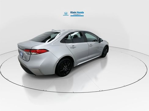 Used 2024 Toyota Corolla LE image 2