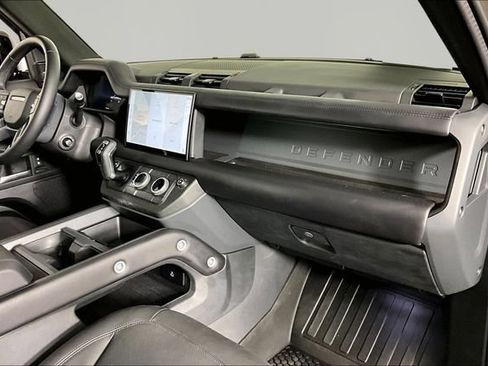Used 2025 Land Rover Defender 110 X-Dynamic SE AWD/4WD image 24