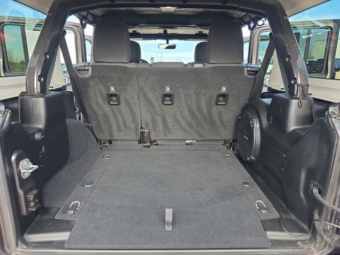 Used 2018 Jeep Wrangler Unlimited Rubicon w/ Dual Top Group image 12