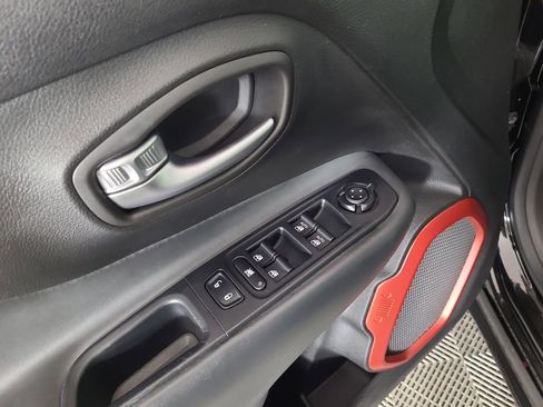 Used 2019 Jeep Renegade Trailhawk w/ Cold Weather Group II image 19