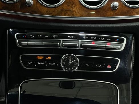 Used 2018 Mercedes-Benz E 300 4MATIC image 26