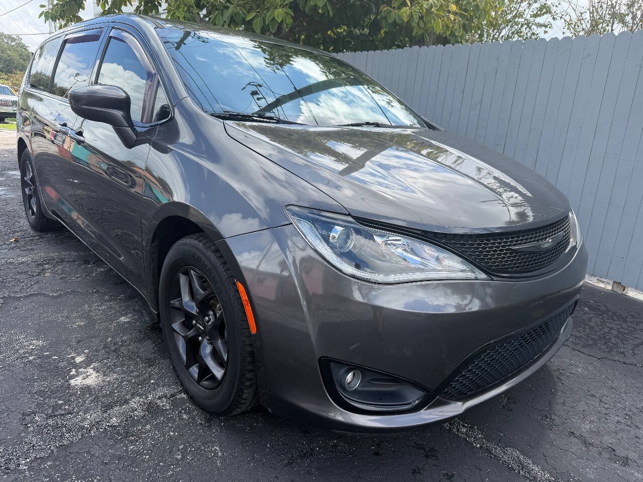 Used 2020 Chrysler Pacifica Touring w/ S Appearance Package FWD image 19