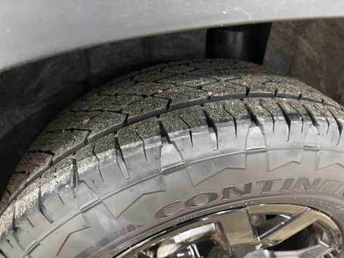 Certified 2025 Volkswagen Atlas Peak Edition SE image 10