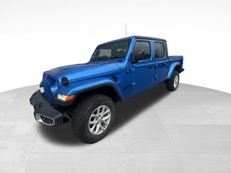Used 2023 Jeep Gladiator Sport AWD/4WD video 1