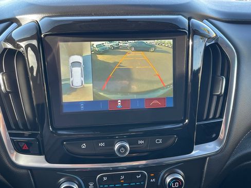 Used 2018 Chevrolet Traverse LT image 17