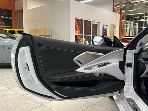 Used 2024 Chevrolet Corvette Stingray Premium Conv w/ Z51 Performance Package image 27