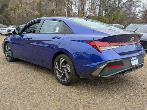 Certified 2025 Hyundai Elantra Sport image 4
