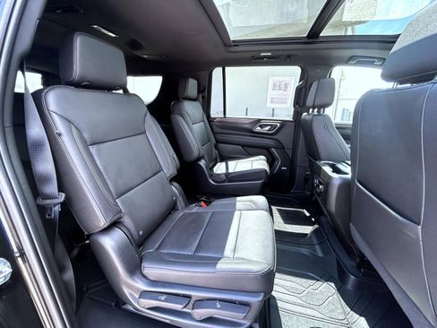 Used 2022 Chevrolet Suburban Z71 w/ Z71 Off-Road Package AWD/4WD image 18