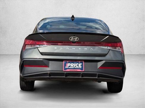 Used 2025 Hyundai Elantra Sport FWD image 6
