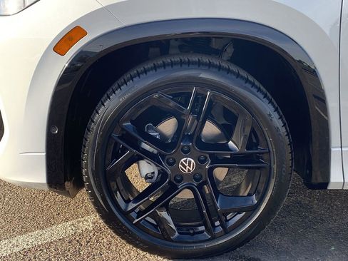 New 2026 Volkswagen Tiguan SE R-Line FWD image 6