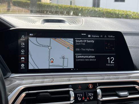 Used 2021 BMW X7 M50i image 25