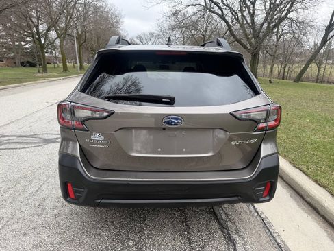 Used 2022 Subaru Outback Premium image 4