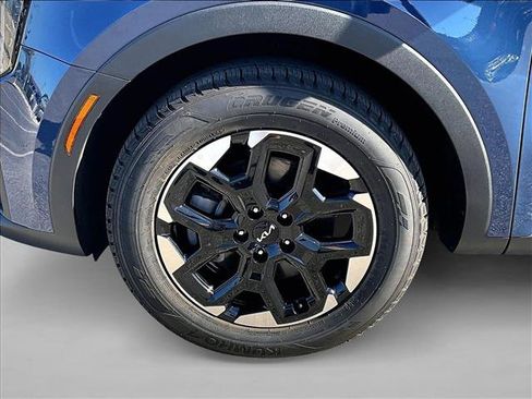 Used 2024 Kia Sorento S image 10