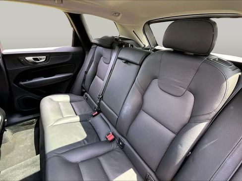 Used 2025 Volvo XC60 B5 Plus AWD/4WD image 20