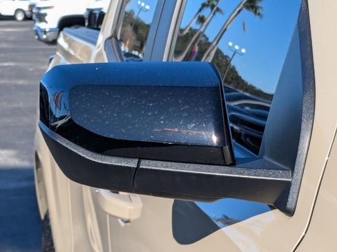 Used 2024 Chevrolet Colorado Z71 w/ Z71 Convenience Package 2 image 12