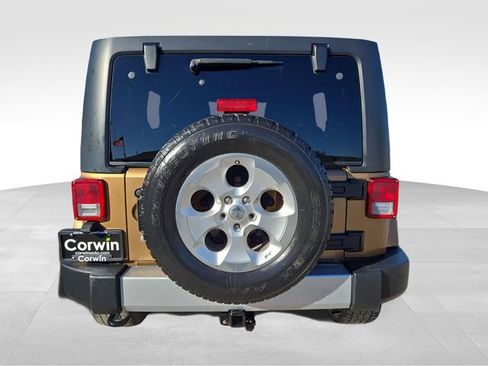 Used 2015 Jeep Wrangler Unlimited Sahara w/ Connectivity Group AWD/4WD image 10