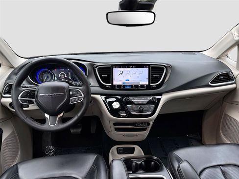 Used 2023 Chrysler Pacifica Touring-L FWD image 22