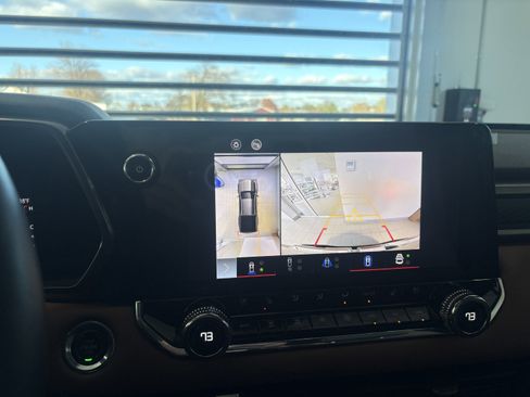 Used 2023 GMC Canyon AT4 w/ AT4 Premium Package image 13