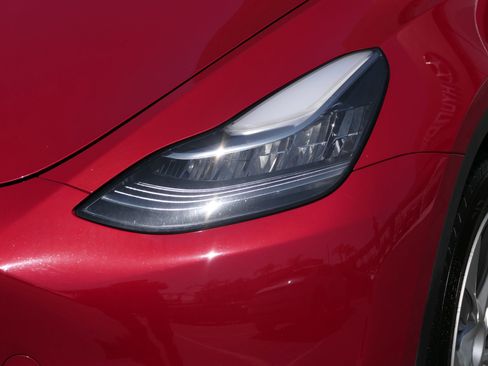 Used 2023 Tesla Model Y Long Range AWD/4WD image 9