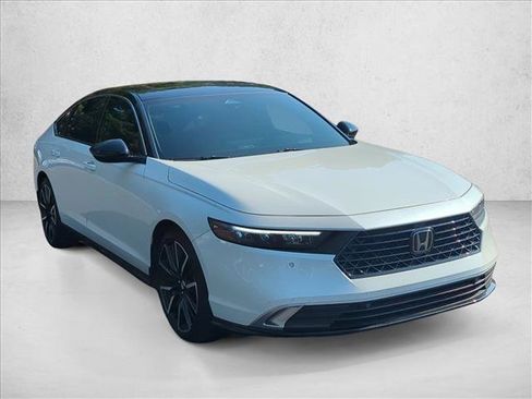 Used 2025 Honda Accord Touring image 3