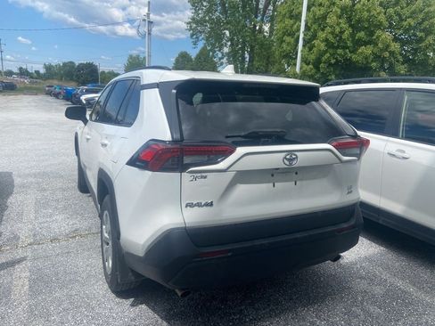 Used 2021 Toyota RAV4 LE AWD/4WD image 4