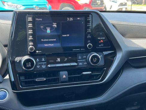 Used 2020 Toyota Highlander XLE FWD image 22