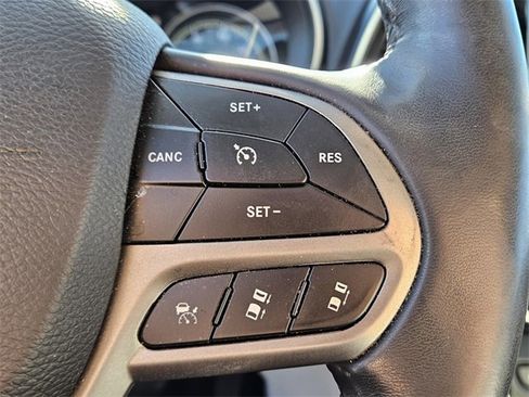 Used 2019 Jeep Cherokee Limited w/ Luxury Group image 27