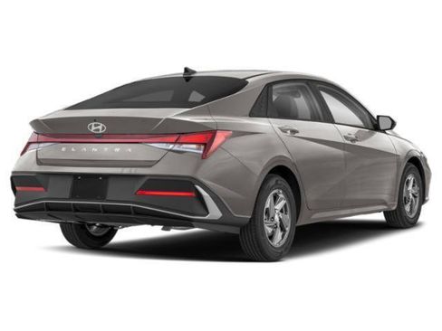 New 2026 Hyundai Elantra SE image 3