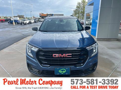 Certified 2024 GMC Terrain SLE w/ Driver Convenience Package AWD/4WD image 2