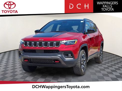 Used 2025 Jeep Compass Trailhawk w/ Trailhawk Elite Group AWD/4WD image 1