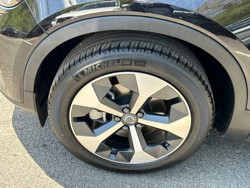 Used 2025 Volvo XC40 B5 Core AWD/4WD image 16