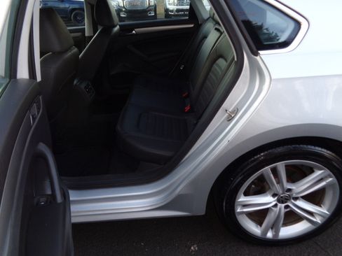 Used 2015 Volkswagen Passat 1.8T SE image 14