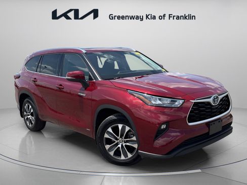 Used 2020 Toyota Highlander XLE AWD/4WD image 1
