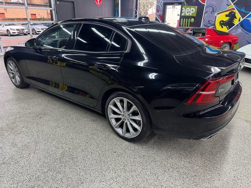 Used 2021 Volvo S60 T6 Momentum AWD/4WD image 3