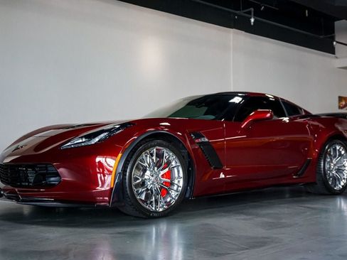 Used 2018 Chevrolet Corvette Z06 RWD image 3