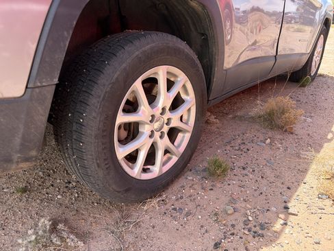 Used 2014 Jeep Cherokee Latitude FWD image 4