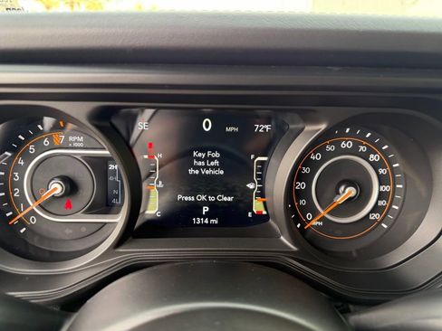 Used 2025 Jeep Gladiator Mojave w/ Convenience Group AWD/4WD image 26