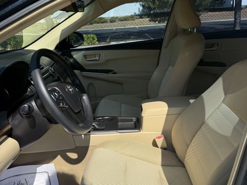 Used 2016 Toyota Camry LE FWD image 12