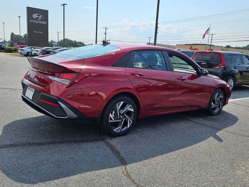 New 2025 Hyundai Elantra SEL FWD image 11