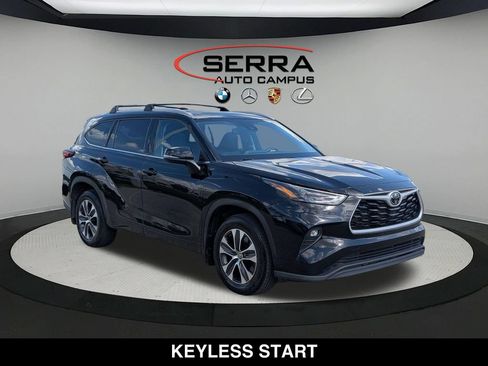 Used 2022 Toyota Highlander XLE AWD/4WD image 15