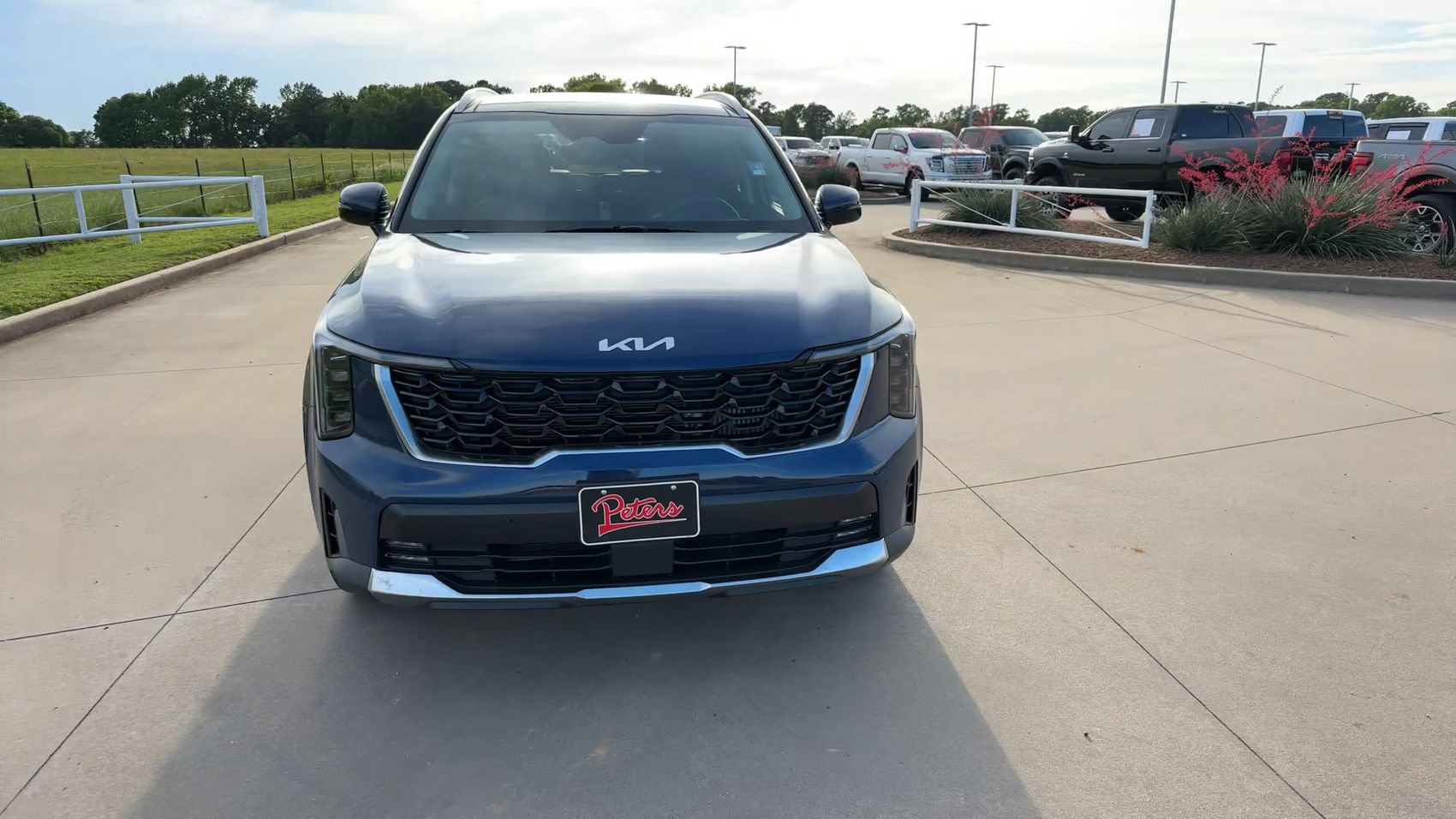Used 2025 Kia Sorento EX w/ Panoramic Sunroof Package FWD image 4