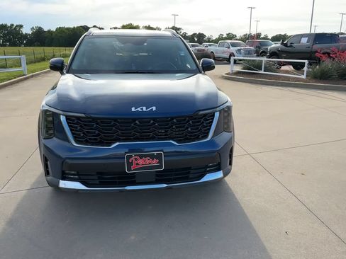 Used 2025 Kia Sorento EX w/ Panoramic Sunroof Package FWD image 4