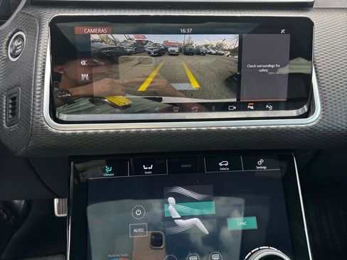 Used 2019 Land Rover Range Rover Velar R-Dynamic SE image 13