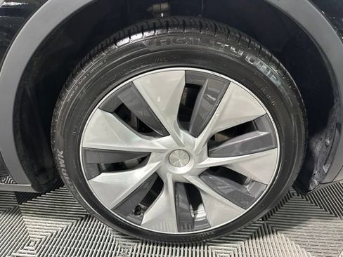 Used 2023 Tesla Model Y Long Range AWD/4WD image 25