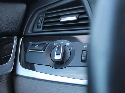 Used 2012 BMW 528i xDrive 528i xDrive Sedan 4D image 25