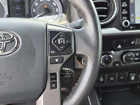 Used 2020 Toyota Tacoma TRD Off-Road w/ Advanced Technology Package AWD/4WD image 25
