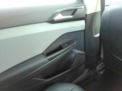 Used 2022 Volkswagen Taos SE image 29