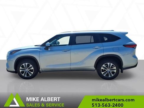 Used 2023 Toyota Highlander XLE AWD/4WD image 4