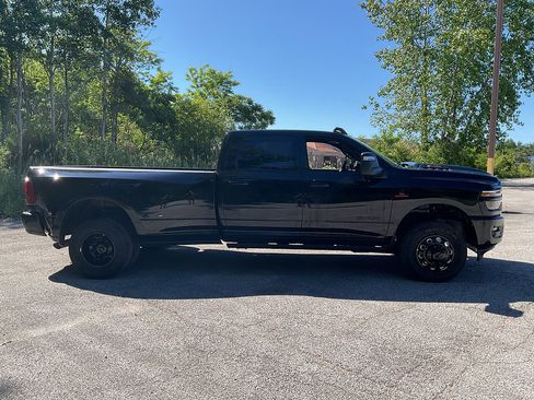 New 2026 RAM 3500 Laramie AWD/4WD image 4