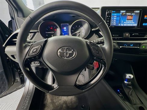 Used 2018 Toyota C-HR XLE image 11